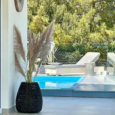 Olive Heated Pool Villa *